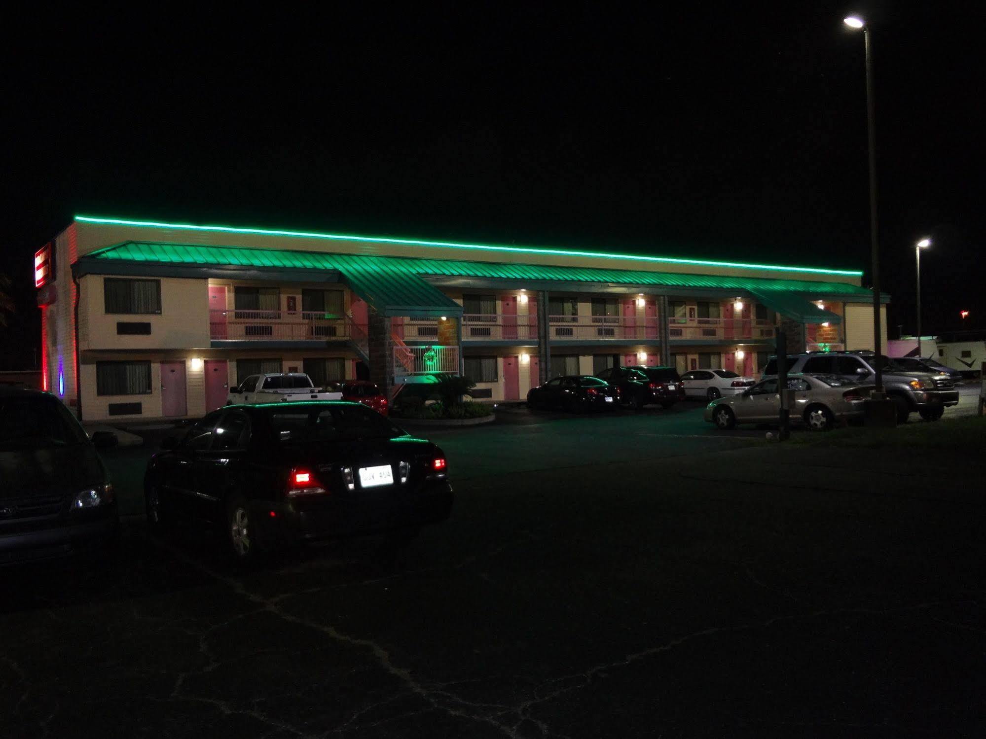 Nola Inn & Suites نيو أورلينز المظهر الخارجي الصورة