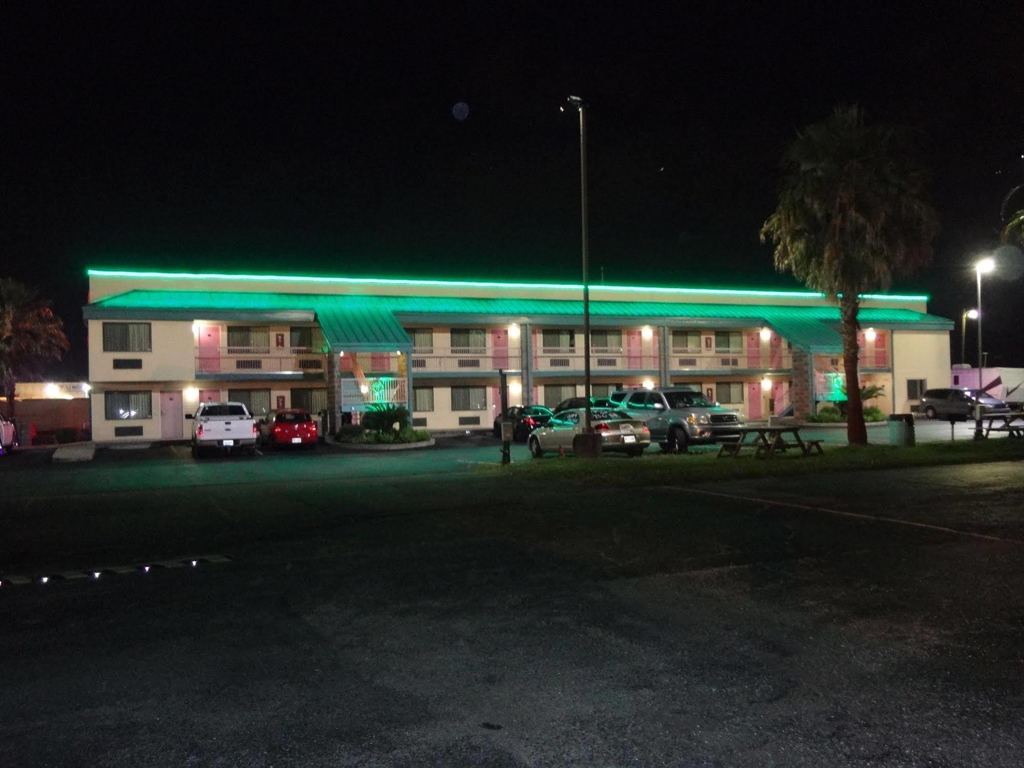 Nola Inn & Suites نيو أورلينز المظهر الخارجي الصورة