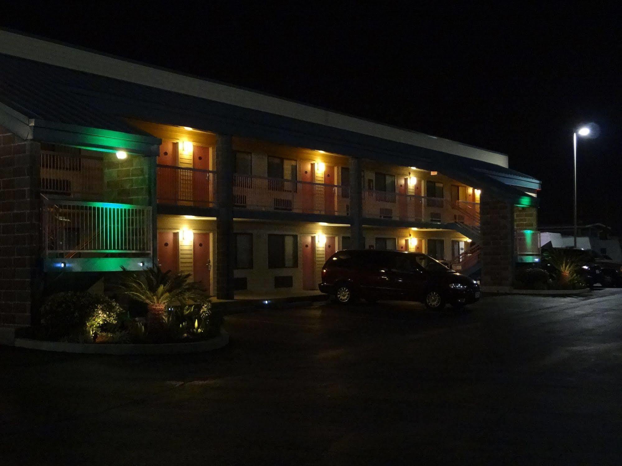 Nola Inn & Suites نيو أورلينز المظهر الخارجي الصورة